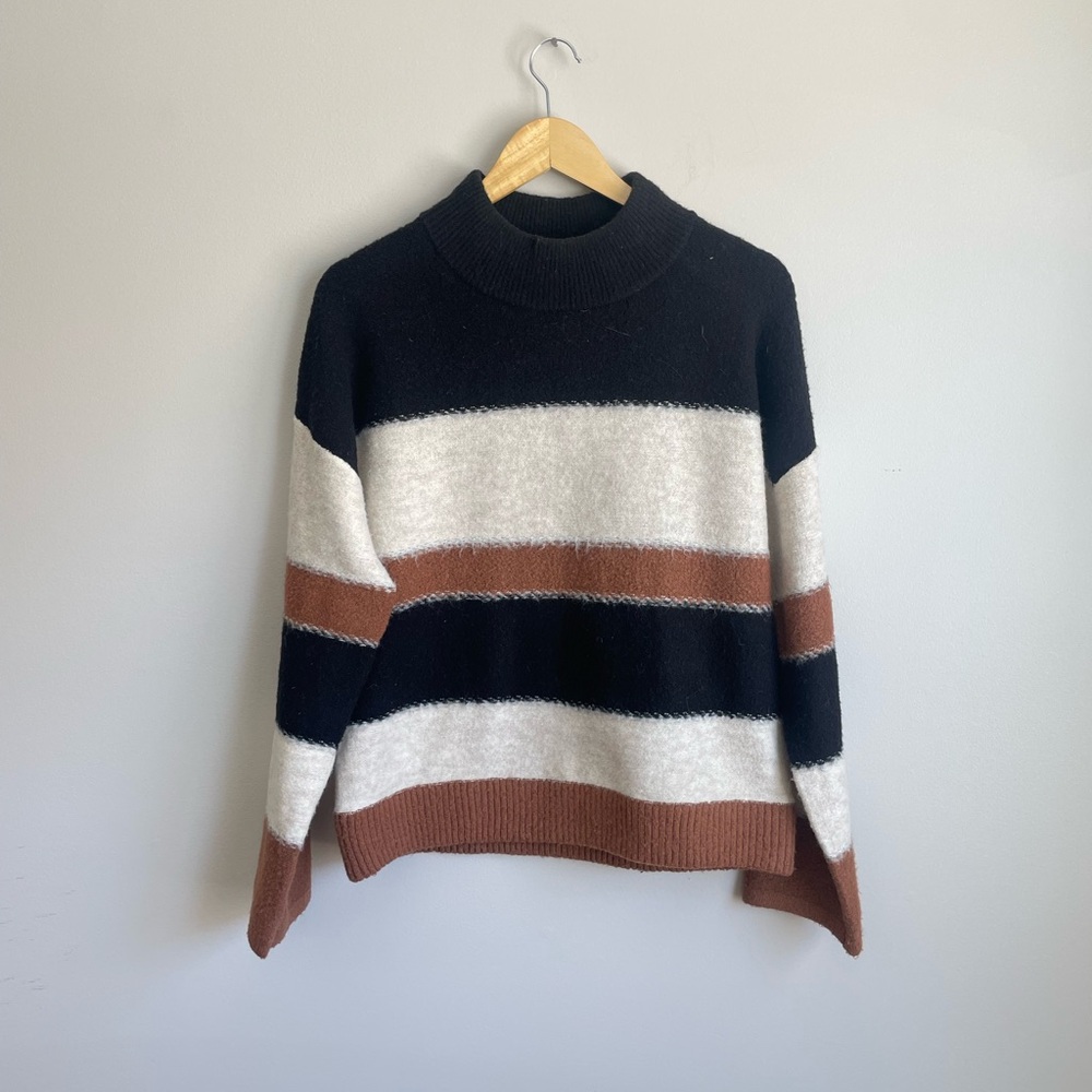 Universal Thread Sweater. - Picture 2 of 4